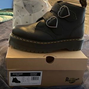 🚨PRICE DROP 10% off - Brand NewDr. Martens - Devin Heart Boots